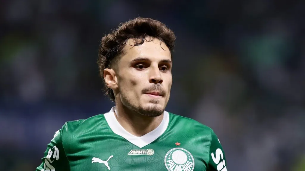 SP – SAO PAULO – 16/03/2025 – PAULISTA 2025, PALMEIRAS X CORINTHIANS – Raphael Veiga jogador do Palmeiras durante partida contra o Corinthians no estadio Arena Allianz Parque pelo campeonato Paulista 2025. Foto: Marcello Zambrana/AGIF