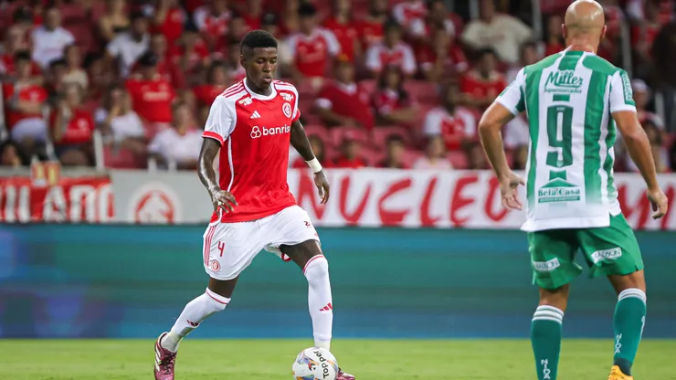 Vitão defendendo o Internacional no Campeonato Gaúcho - Foto: Maxi Franzoi/AGIF