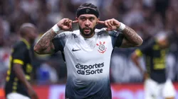 Memphis jogador do Corinthians comemora seu gol durante partida contra o São Bernardo. Foto: Marcello Zambrana/AGIF