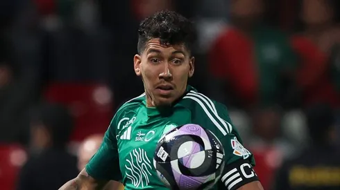 Roberto Firmino está vinculado ao Al Ahli - Foto: Yasser Bakhsh/Getty Images.