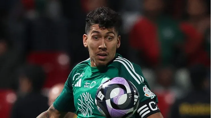 Roberto Firmino está vinculado ao Al Ahli - Foto: Yasser Bakhsh/Getty Images.