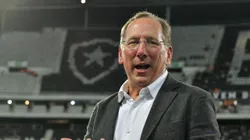 John Textor presidente da SAF do Botafogo durante partida contra o Atletico-GO no estadio Engenhao pelo campeonato Brasileiro A 2024. Foto: Thiago Ribeiro/AGIF