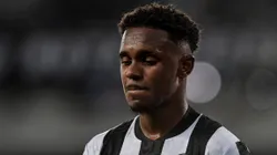 Jeffinho vem passando por tratamento no Botafogo para retornar aos gramados