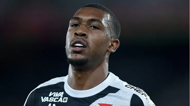 Rayan tem conversas avançadas para renovar no Vasco até o fim de 2026, com multa rescisória alta