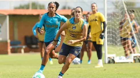 Elenco das Gurias Gremistas treinam forte no CT da Ulbra, em Canoas/RS antes do confronto contra o Cruzeiro no domingo focadas na estreia no Brasileirão