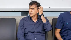 Gustavo Quinteros no comando técnico do Grêmio - Foto: Liamara Polli/AGIF