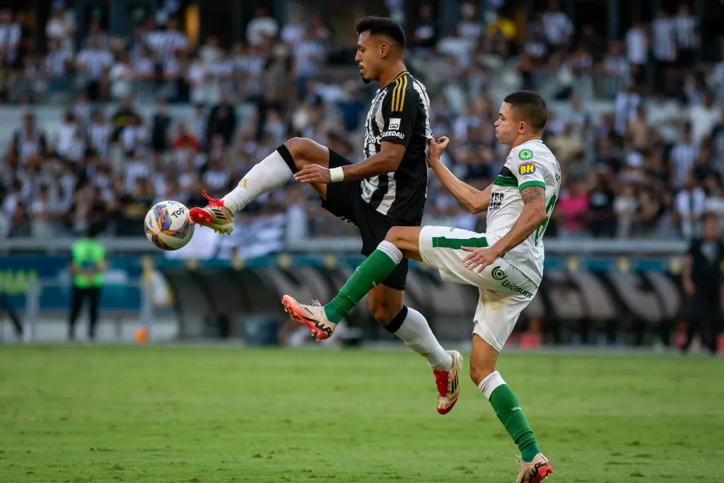 Gabriel Menino, jogador do Atletico-MG durante partida contra o America no estadio Mineirao pelo campeonato Mineiro 2025. Foto: Fernando Moreno/AGIF