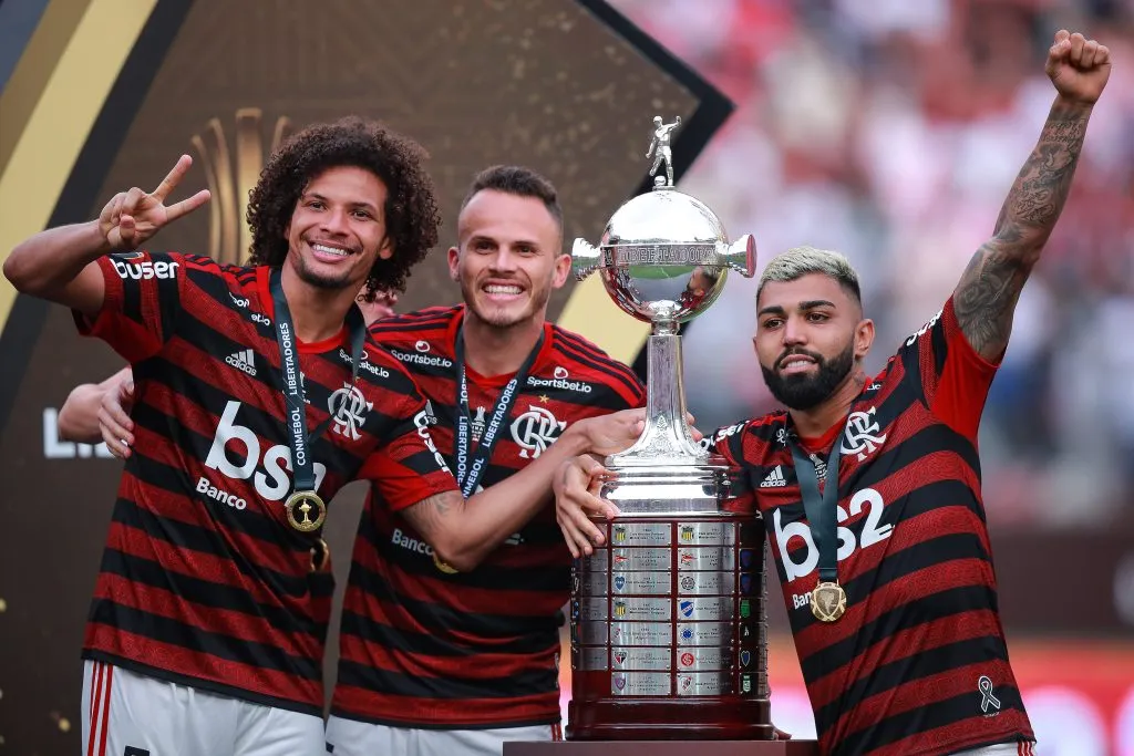 Willian Arão, Renê e Gabigol (Photo by Manuel Velasquez/Getty Images)