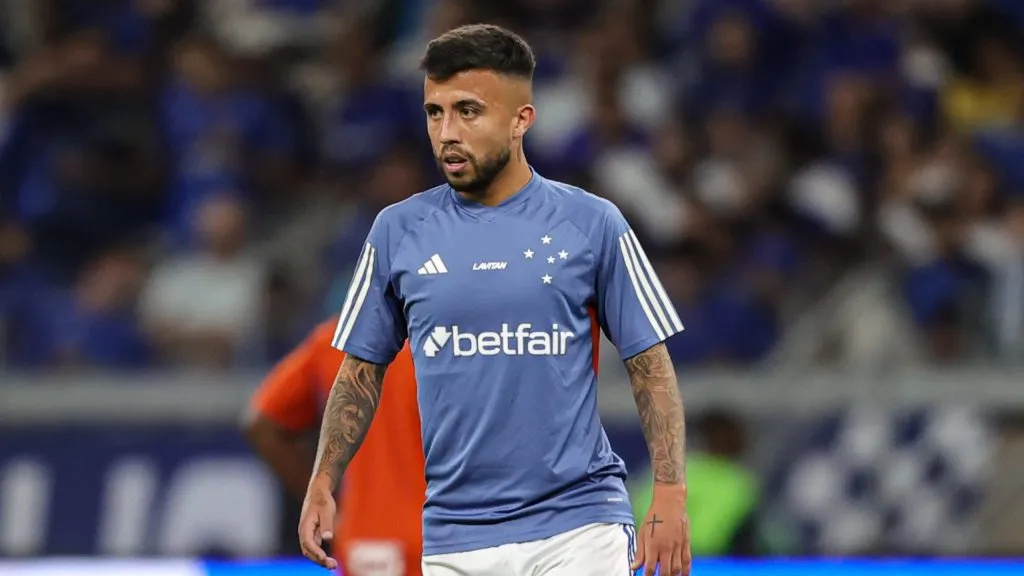 Matheus Henrique, jogador do Cruzeiro, durante aquecimento antes da partida contra o Juventude no estadio Mineirao pelo campeonato Brasileiro A 2024. Foto: Gilson Lobo/AGIF