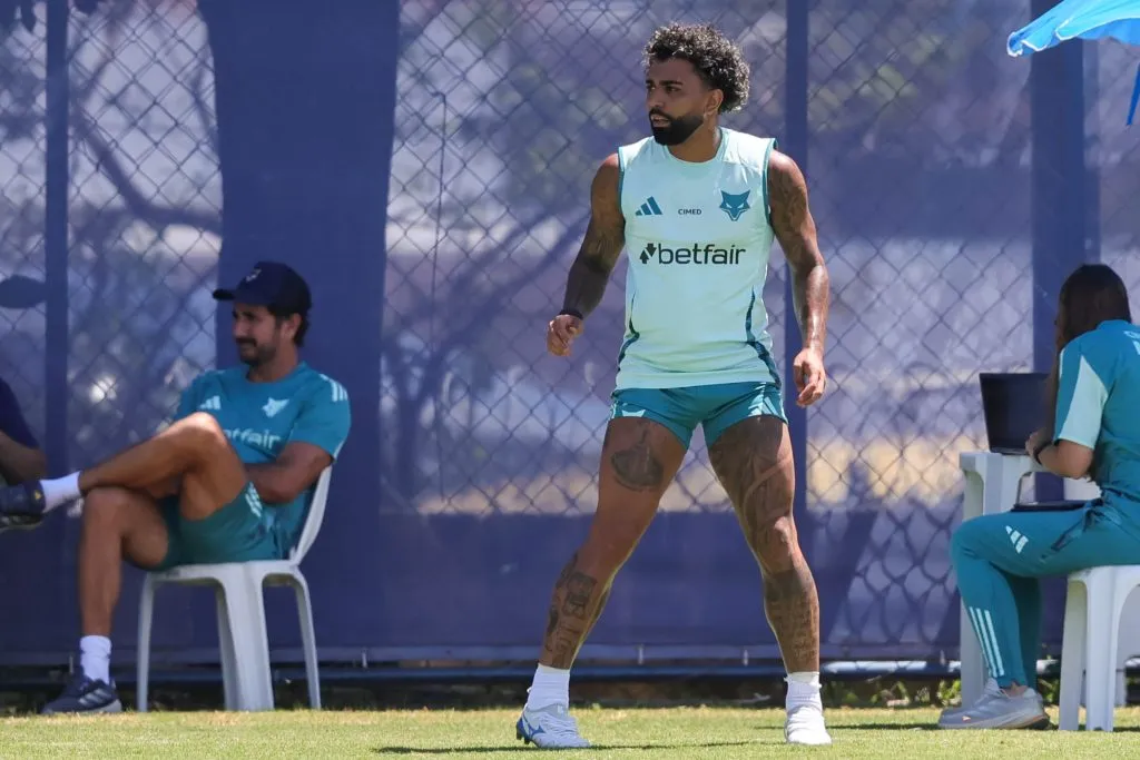 Gabigol segue se preparando para a estreia do Brasileirão enquanto aguarda caso. Foto: Gilson Lobo/AGIF