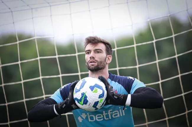 Léo Jardim, durante preparação de goleiros nesta quarta-feira no CT do Vasco com foco na estreia do Brasileirão. Foto: Matheus Lima/Vasco da Gama