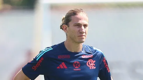 Campeão com Filipe Luís no Flamengo é aprovado no Santos