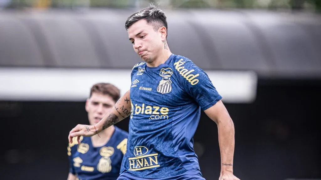 Álvaro Barreal deve mudar de função - - Foto: Raul Baretta/ Santos FC.