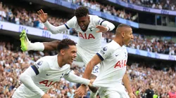 - Jogadores celebrando o gol do Tottenham