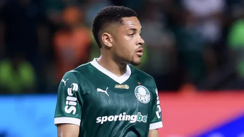 Vitor Roque em ação pelo Verdão - Foto: Marcello Zambrana/AGIF