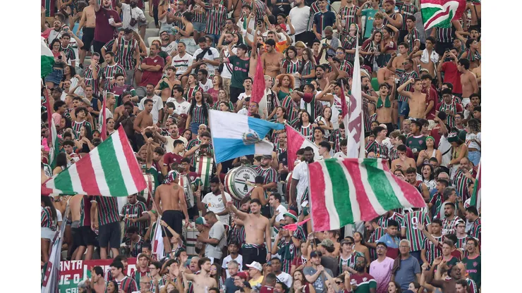 Torcida do Fluminense durante partida contra Flamengo no estádio Maracanã pelo campeonato Carioca 2025. Foto: Thiago Ribeiro/AGIF