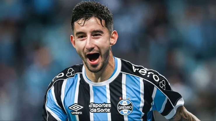 Meia ainda tem o futuro incerto - Foto: Maxi Franzoi/AGIF.