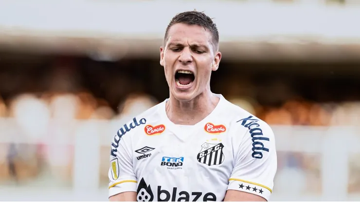 Furch está sem espaço no Santos - Foto: Abner Dourado/AGIF.