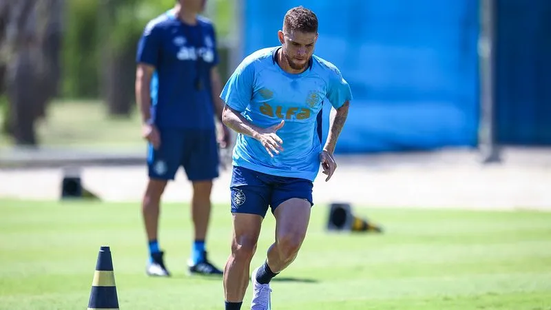 Cuéllar durante treino no Grêmio. Foto: Lucas Uebel/Grêmio FBPA