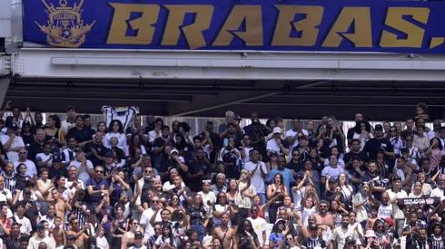 Torcida do Corinthians comemoram titulo durante partida contra o São Paulo no estádio Arena Corinthians pelo campeonato Brasileiro A Feminino 2024.