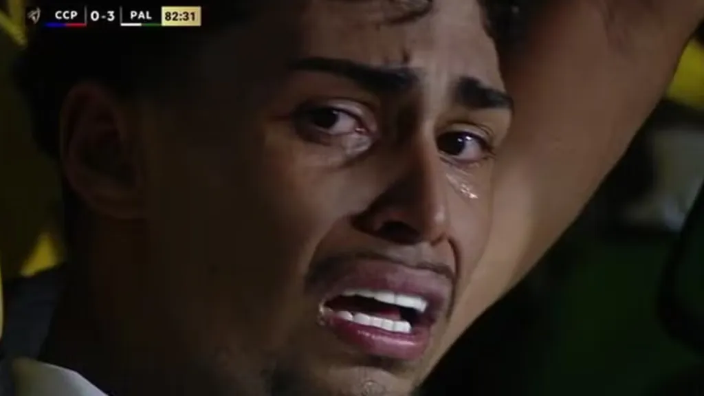 Luighi, do Palmeiras, chora ao sofrer racismo na Conmebol Libertadores Sub-20 — Foto: Reprodução