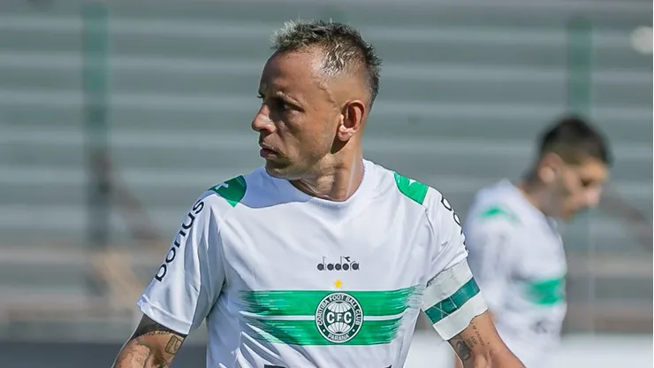 Rafinha jogador do Coritiba durante partida contra o Maringa no estadio Willie Davids pelo campeonato Paranaense 2025.