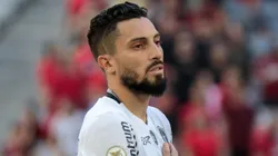 Alex Telles em ação pelo Botafogo - Foto: Robson Mafra/AGIF