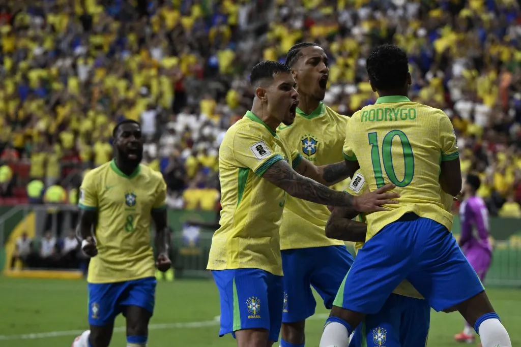 João Pedro pouco acrescentou no ataque com Raphinha, Rodrygo e Vini Jr contra Colômbia – Foto: Mateus Bonomi/AGIF