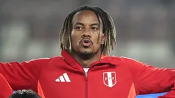 Carrillo durante a execução do hino do Peru. Foto: Raul Sifuentes/Getty Images