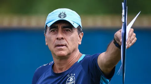 Quinteros destaca necessidade de Grêmio buscar zagueiro