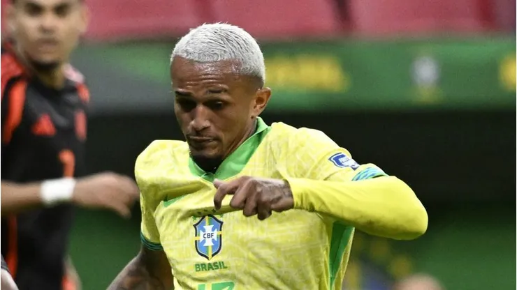 Wesley, lateral-direito do Flamengo pela Seleção Brasileira