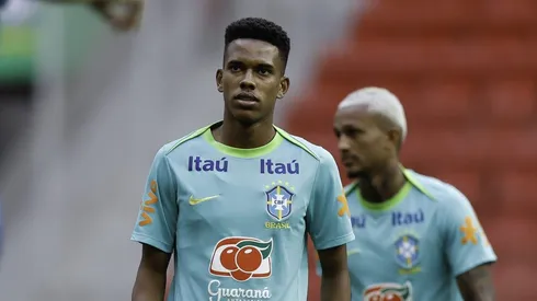 Estêvão durante treino pré-jogo.