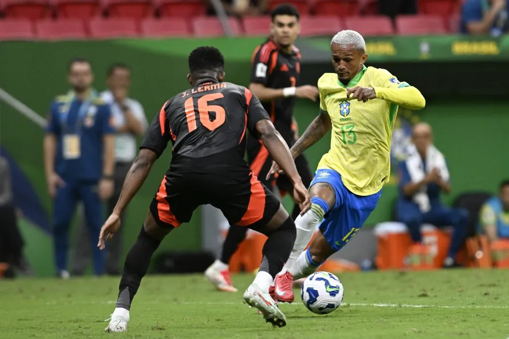 DF – BRASILIA – 20/03/2025 – ELIMINATORIAS COPA DO MUNDO 2026, BRASIL X COLOMBIA – Wesley jogador do Brasil durante partida contra o Colombia no estadio Mane Garrincha pelo campeonato Eliminatorias Copa Do Mundo 2026. Foto: Mateus Bonomi/AGIF