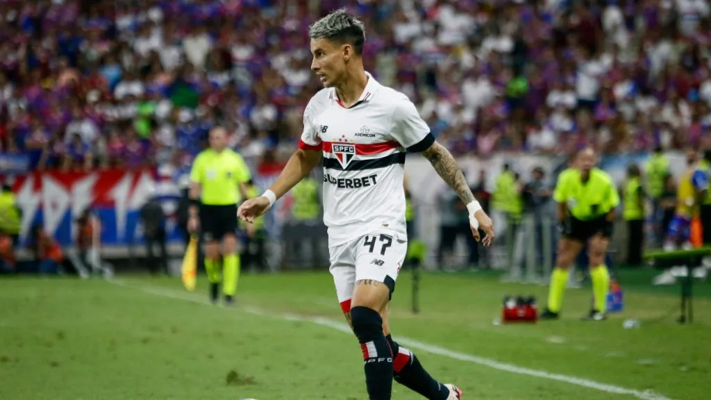 Ferreirinha jogador do São Paulo durante partida contra o Fortaleza no estádio Arena Castelão pelo campeonato Brasileiro A 2024. Foto: Baggio Rodrigues/AGIF