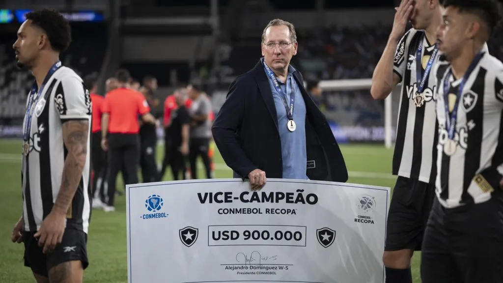 John Textor dono da saf do Botafogo após a partida contra o Racing no estádio Engenhão pelo campeonato Recopa Sul-americana 2025. Foto: Jorge Rodrigues/AGIF