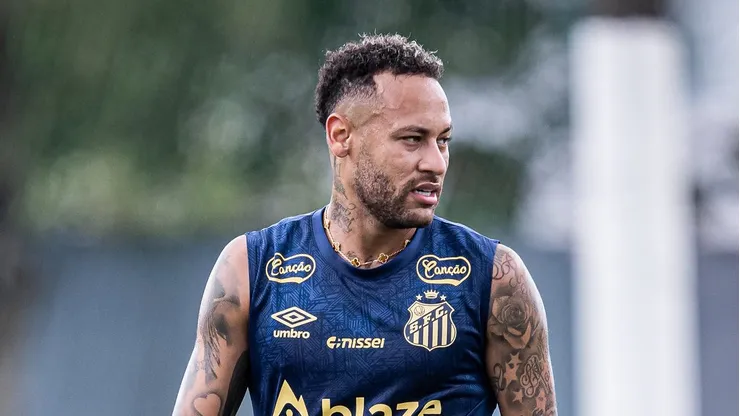 Neymar vem trabalhando com bola e pode retornar na estreia do Brasileiro