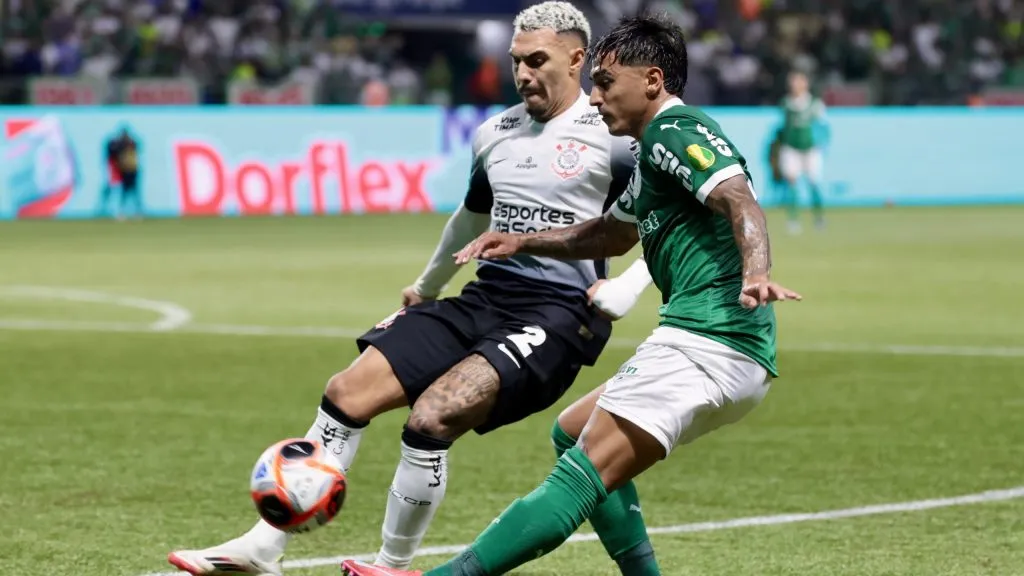 Matheuzinho em ação pelo Corinthians. Foto: Marcello Zambrana/AGIF