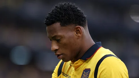 Plata em ação no duelo contra a Seleção Vinho Tinto.