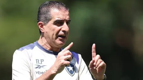 Renato Paiva durante treinamento no Botafogo - Foto: Vitor Silva/Botafogo