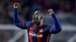 Romaña em ação com a camisa do San Lorenzo