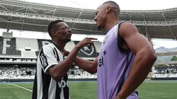 Igor Melo se mostrou emocionado ao encontrar o capitão Marlon Freitas. Foto: Vítor Silva/Botafogo.