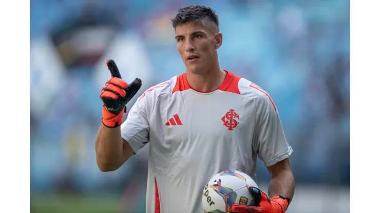 Rochet jogador do Internacional durante partida contra o Grêmio no estádio Arena do Grêmio pelo campeonato Gaúcho 2025. Foto: Liamara Polli/AGIF