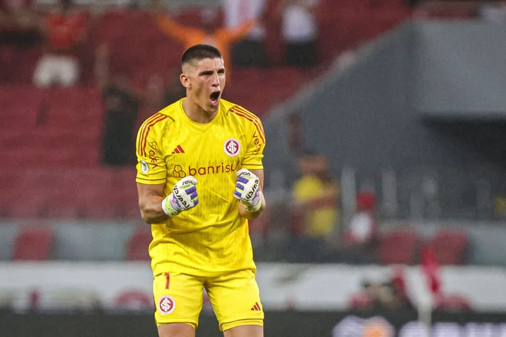 RS – PORTO ALEGRE – 05/11/2024 – BRASILEIRO A 2024, INTERNACIONAL X CRICIUMA – Sergio Rochet goleiro do Internacional durante partida contra o Criciuma no estadio Beira-Rio pelo campeonato Brasileiro A 2024. Foto: Maxi Franzoi/AGIF