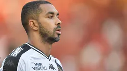 Paulo Henrique em ação pelo Vasco no Clássico dos Milhões - Foto: Thiago Ribeiro/AGIF