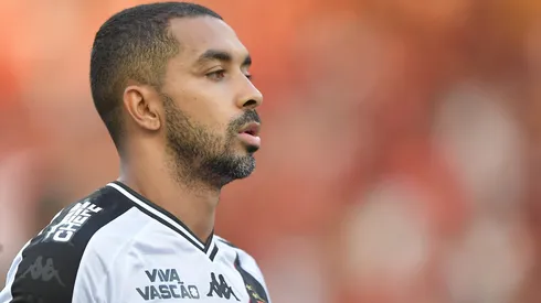 Paulo Henrique em ação pelo Vasco no Clássico dos Milhões - Foto: Thiago Ribeiro/AGIF