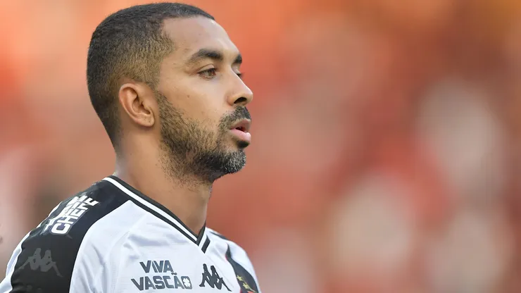 Paulo Henrique em ação pelo Vasco no Clássico dos Milhões - Foto: Thiago Ribeiro/AGIF