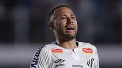 SP - SANTOS - 05/02/2025 - PAULISTA 2025, SANTOS X BOTAFOGO-SP - Neymar Jr. jogador do Santos lamenta durante partida contra o Botafogo-SP no estadio Vila Belmiro pelo campeonato Paulista 2025. Foto: Ettore Chiereguini/AGIF
