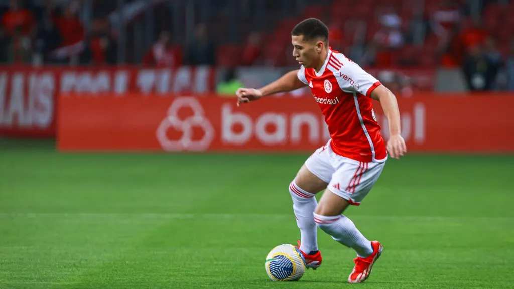 Joia do Internacional, Gabriel Carvalho em campo no Campeonato Brasileiro – Foto: Maxi Franzoi/AGIF