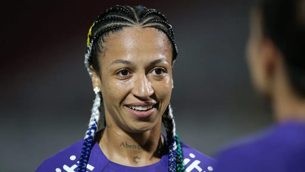 Byanca Brasil jogadora da Seleção Brasileira Feminina durante treino no Estádio do Arruda em Recife (PE), nesta terça-feira (28). A equipe se prepara para enfrentar a Seleção Jamaicana em dois amistosos antes das Olímpiadas de Paris. Foto: Marlon Costa/AGIF