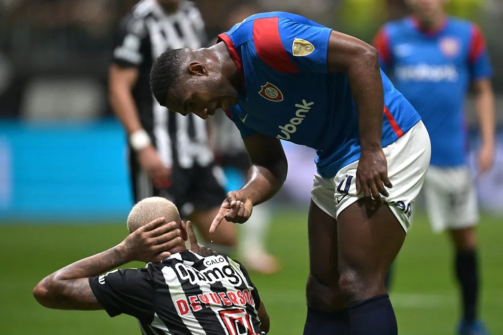 Romaña atuando pelo San Lorenzo, contra o Atlético-MG, pela Libertadores de 2025. Foto: Pedro Vilela/Getty Images)
